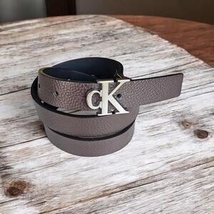 Calvin Klein Women's CK Logo Brown Pebbled Texture Synthetic Leather Belt Size M